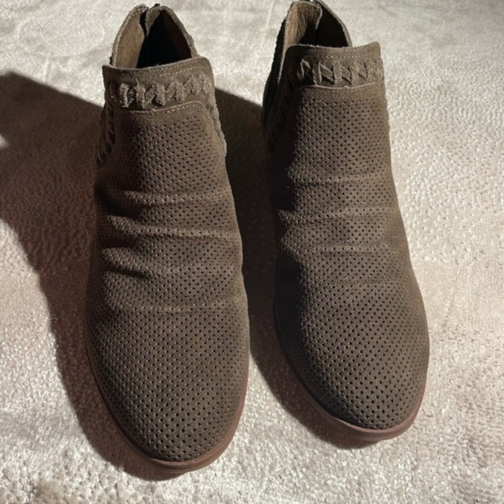 Vince Camuto Suede Ankle Booties. NWOT